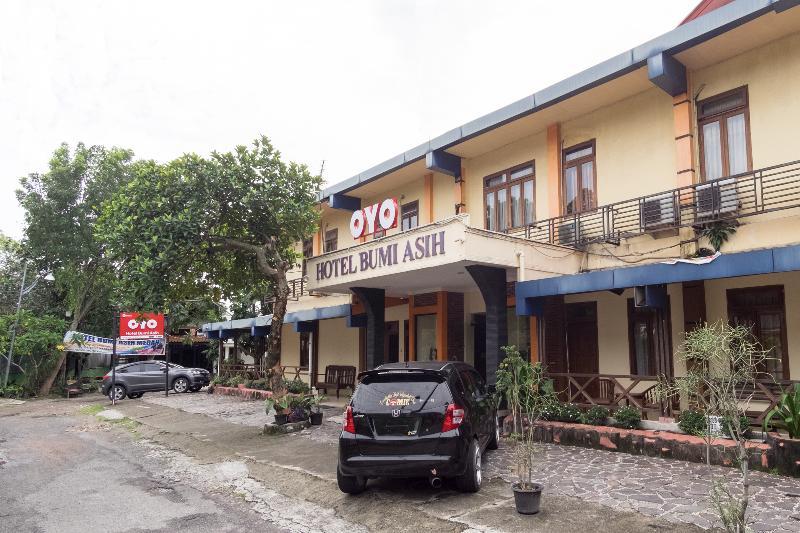 Oyo 1030 Hotel Bumi Asih Medan Zewnętrze zdjęcie